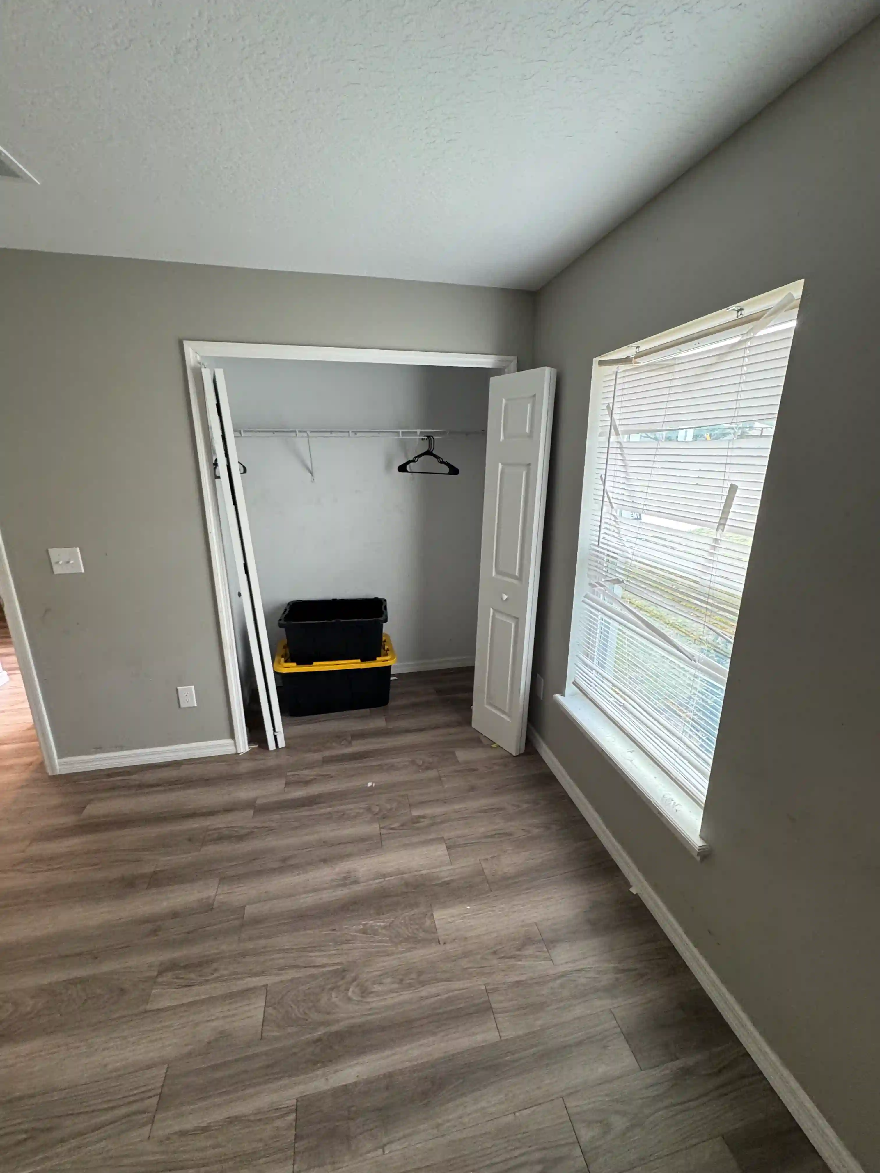 Toilet corner nook vacant unit