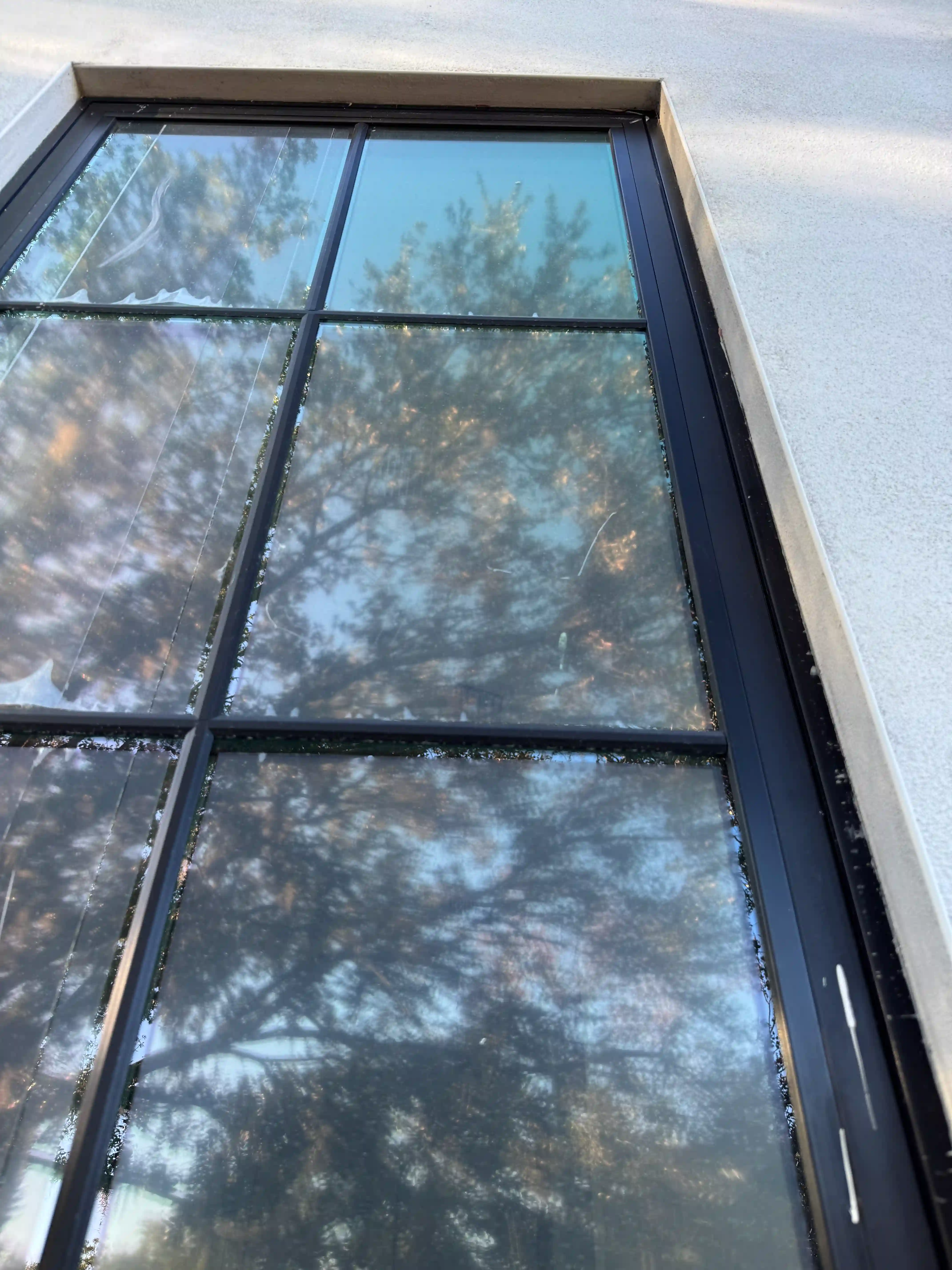Window corner exterior reflection