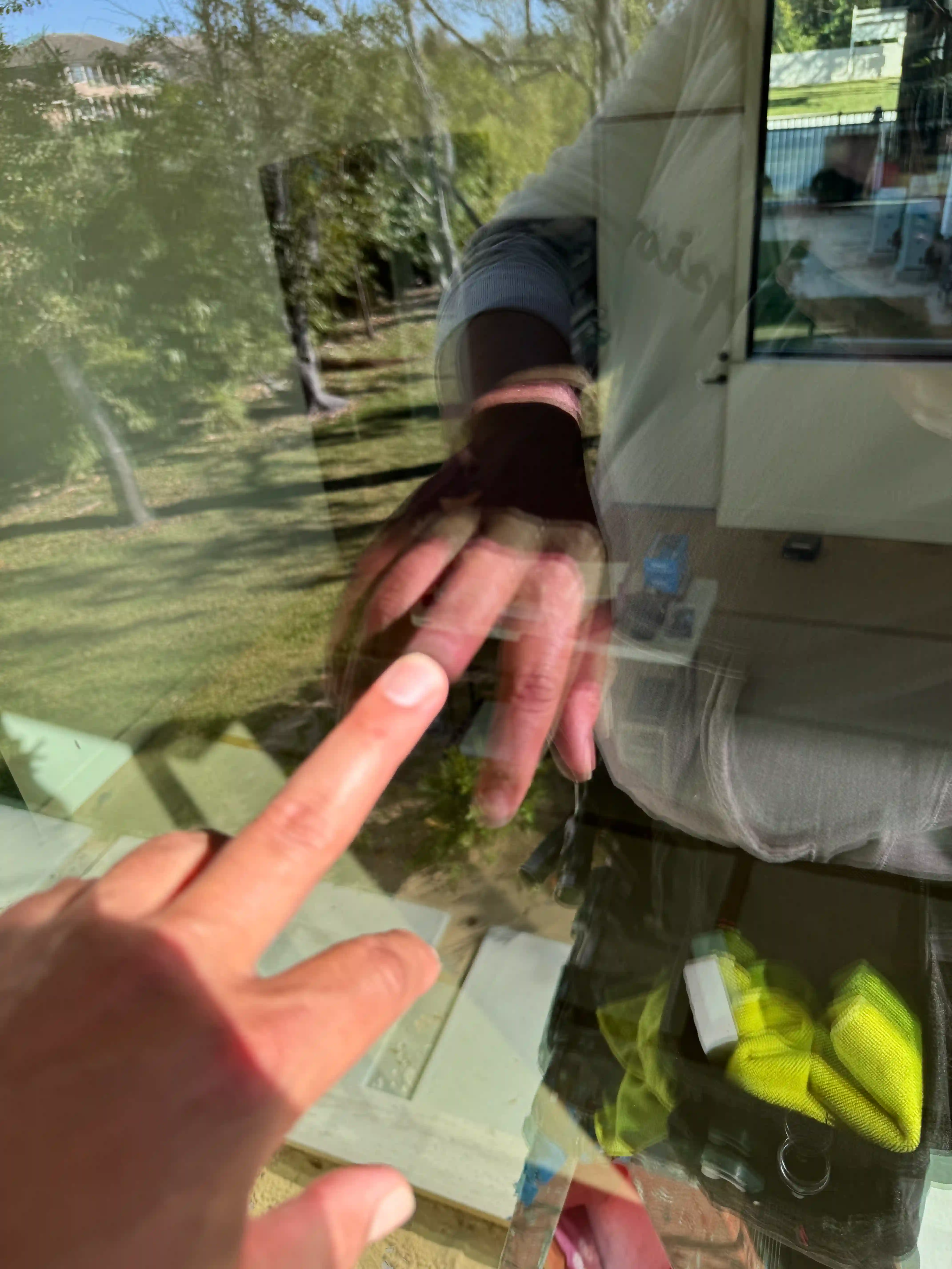 Window glass quality check hand